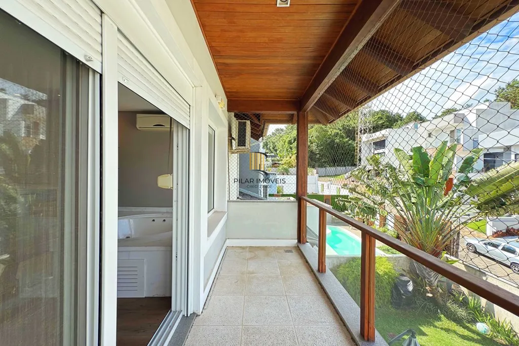 Casa 3 dormitórios no bairro Hípica