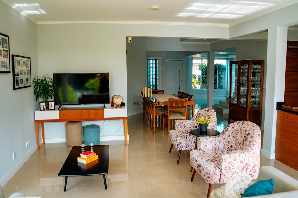 Casa 4 dormitórios no bairro Cecília