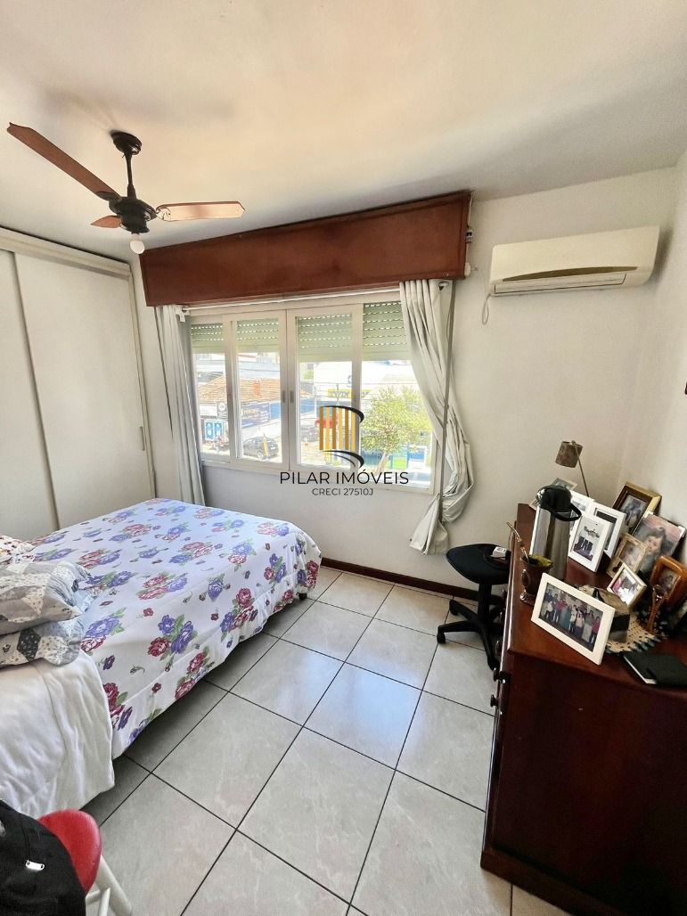 Apto de 02 dorm na João Wallig, 01 lance de escada, de frente
