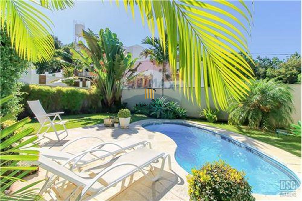 Casa 3 dormitórios no bairro Hípica