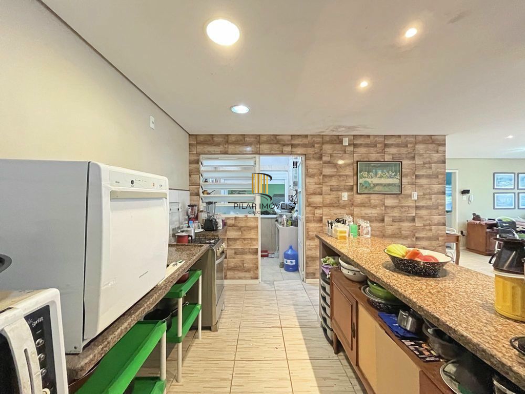 Casa 5 dormitórios no bairro Camaquã