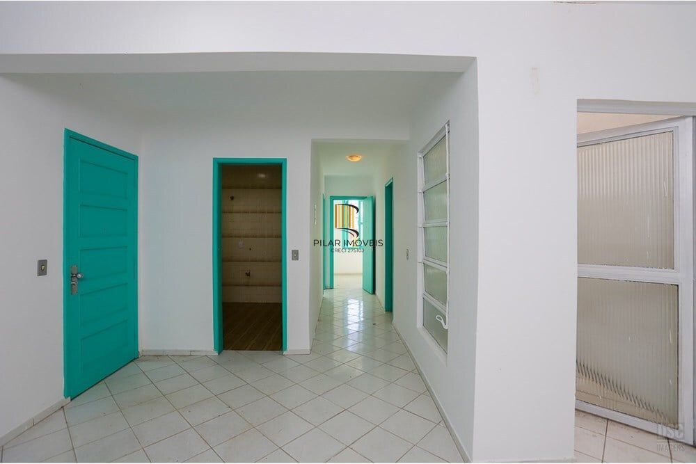 Casa 5 dormitórios no bairro Santana