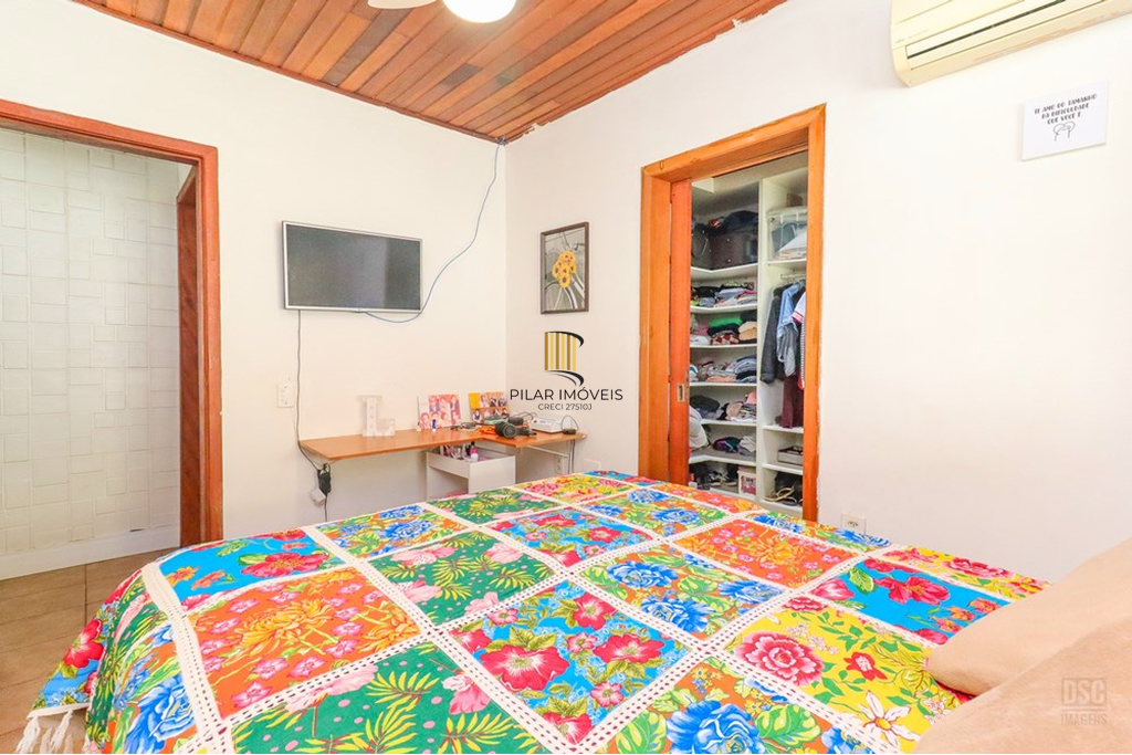 Casa 2 dormitórios no bairro Hípica