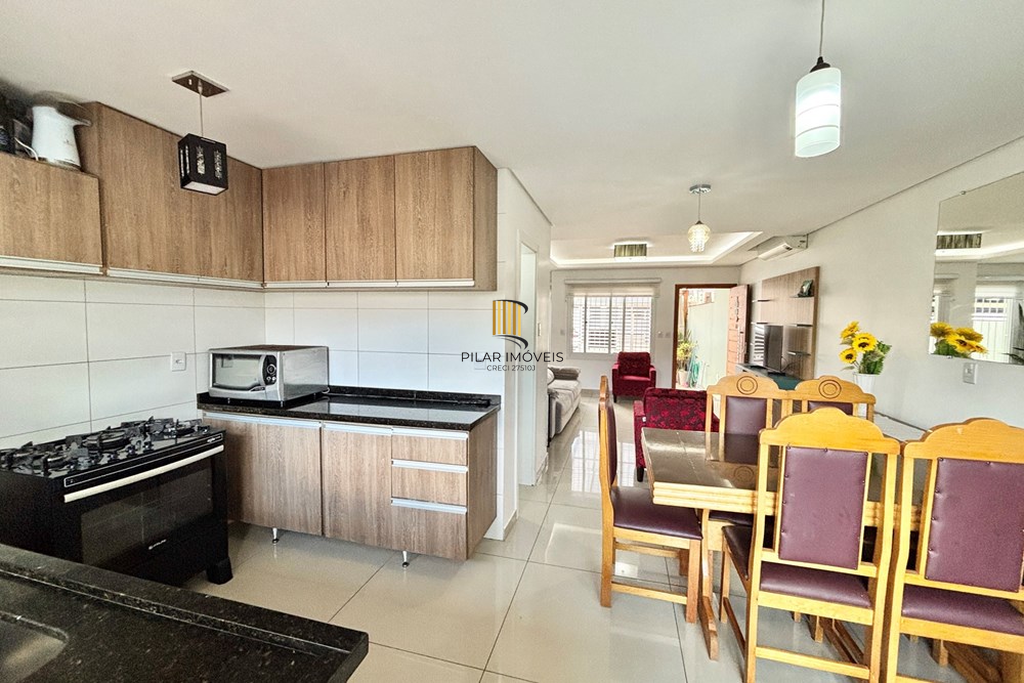 Casa 3 dormitórios no bairro Igara