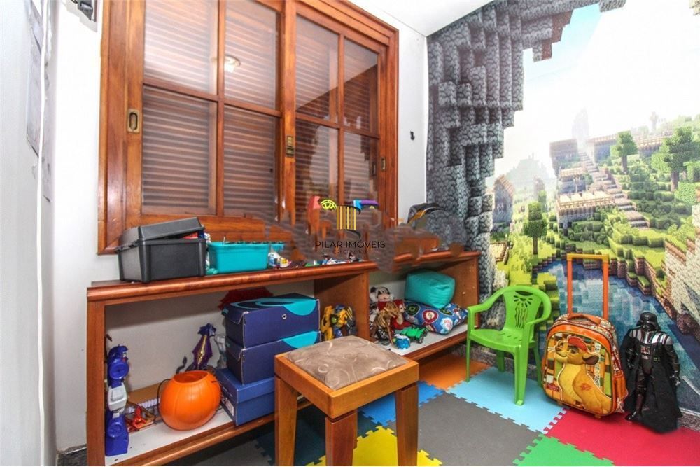Casa 3 dormitórios no bairro Medianeira