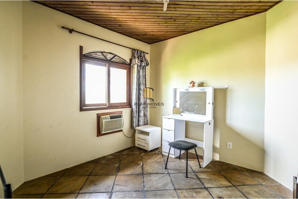 Casa 4 dormitórios no bairro Ipanema