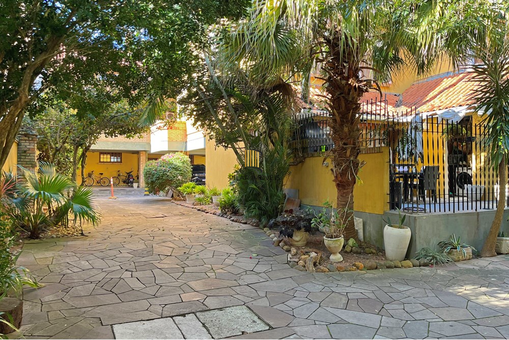 Casa de Condomínio 3 dormitórios no bairro Pedra Redonda