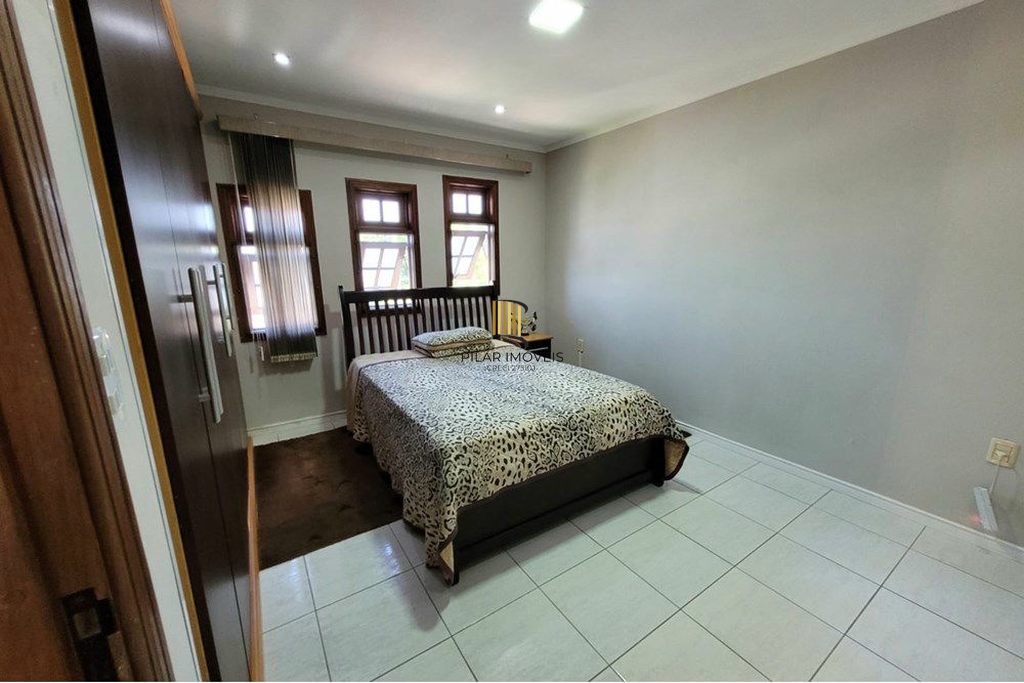 Casa 3 dormitórios no bairro Santa Isabel