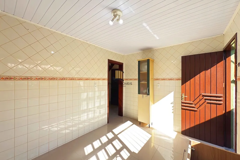 Casa 4 dormitórios no bairro Guarujá