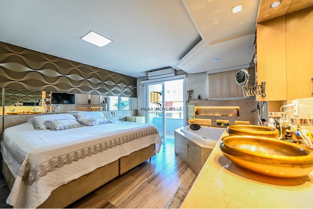 Casa 5 dormitórios no bairro Menino Deus