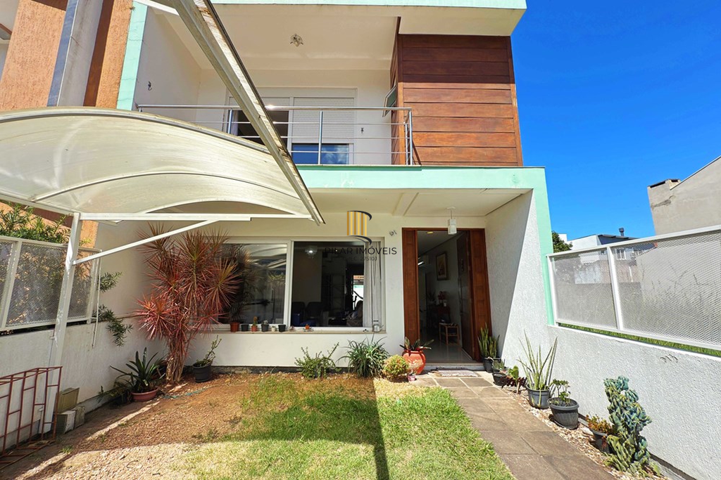 Casa 3 dormitórios no bairro Hípica