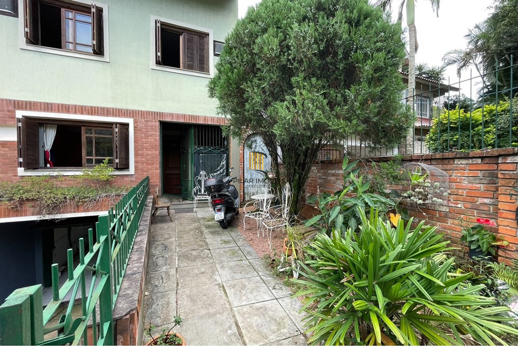 Casa 3 dormitórios no bairro Aberta dos Morros