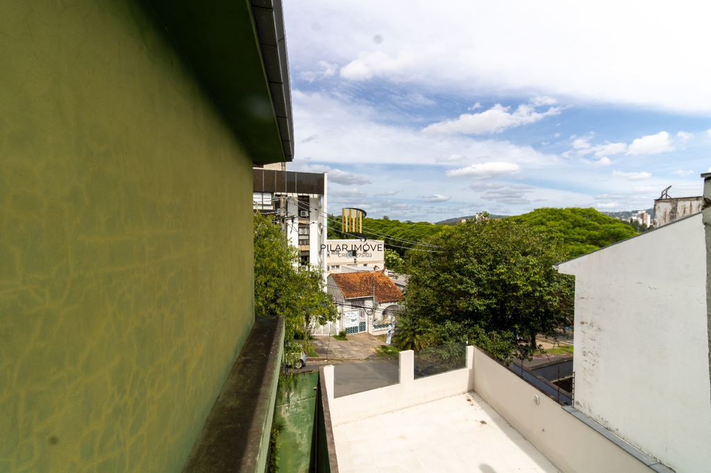 Casa 5 dormitórios no bairro Petrópolis