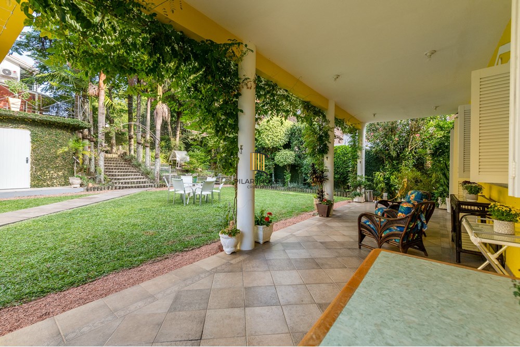 Casa 4 dormitórios no bairro Ipanema