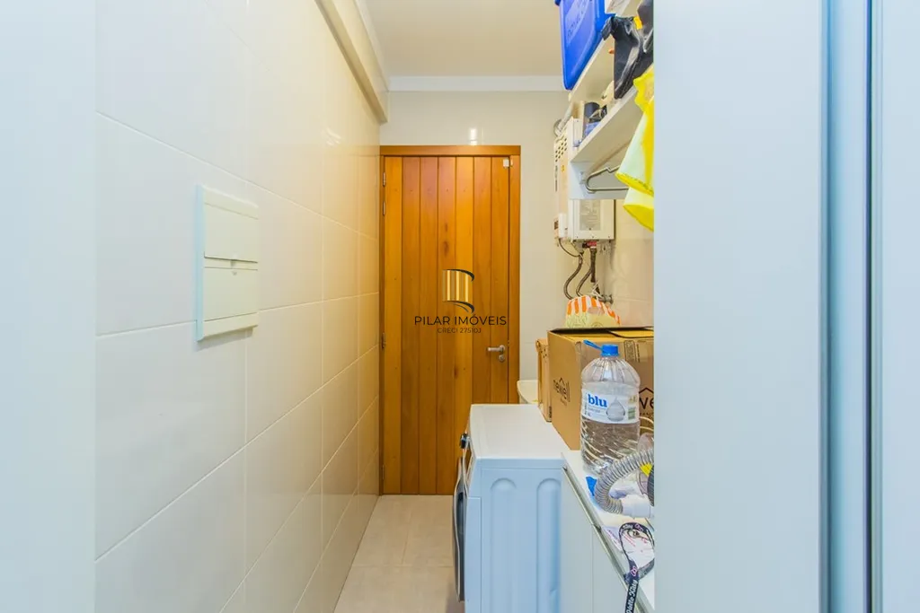 Casa 3 dormitórios no bairro Igara
