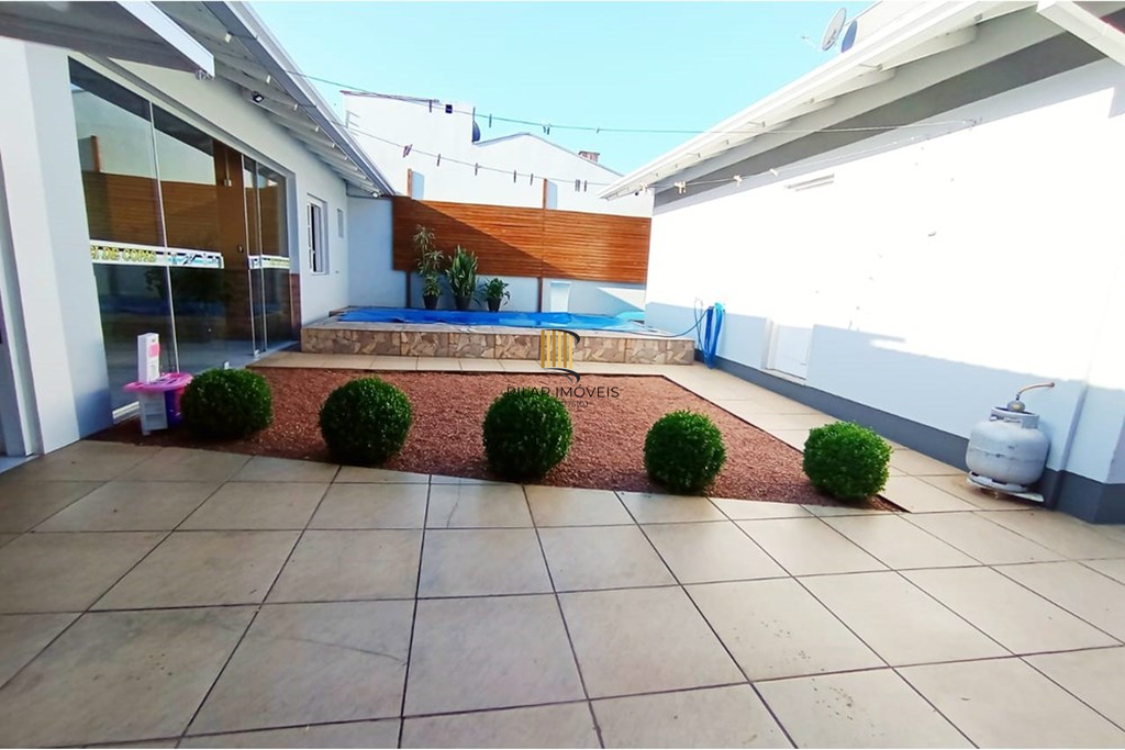 Casa 2 dormitórios no bairro Centro