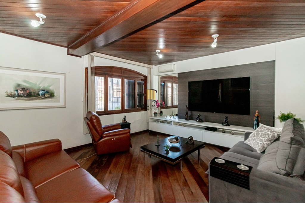 Casa 4 dormitórios no bairro Jardim Planalto