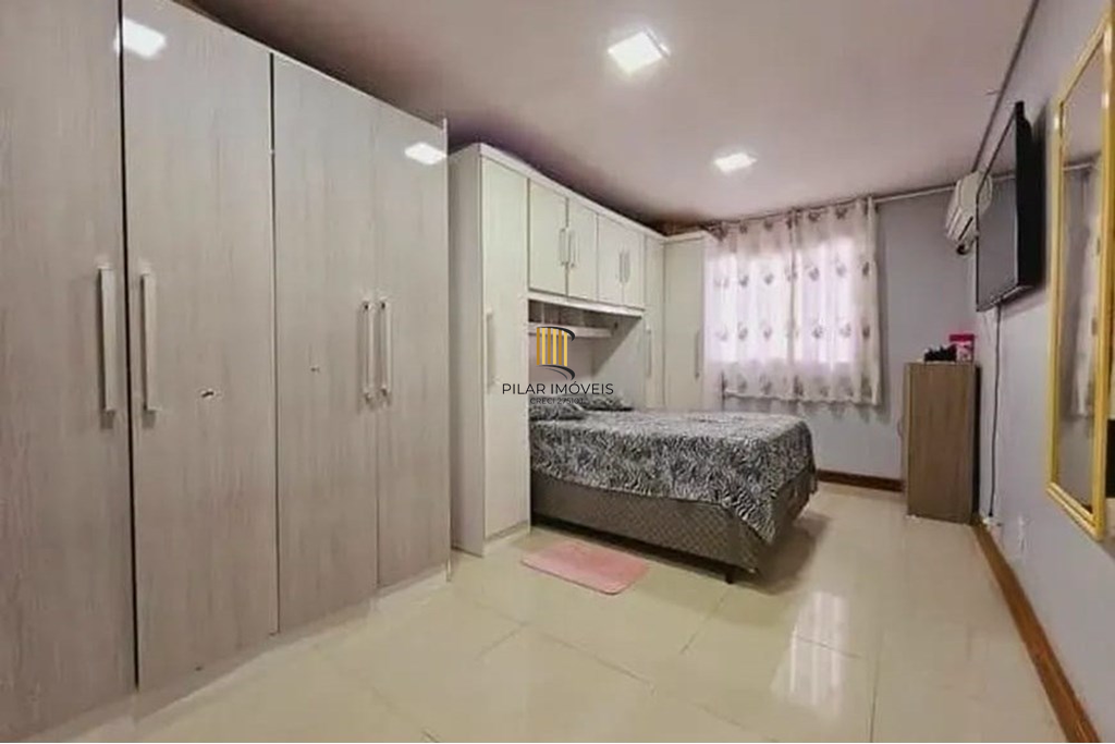 Casa 2 dormitórios no bairro Mário Quintana