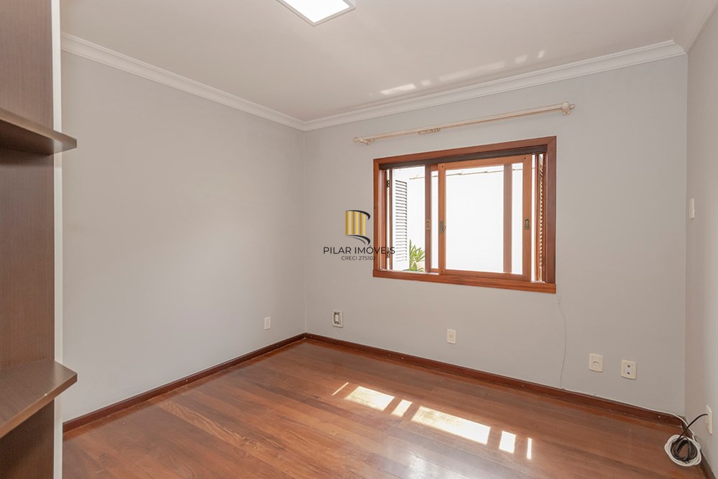 Casa 6 dormitórios no bairro Vila Jardim