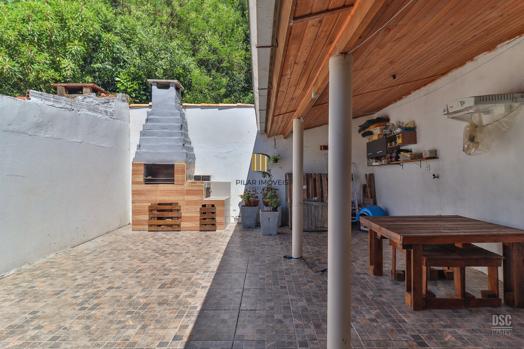 Casa 2 dormitórios no bairro Hípica