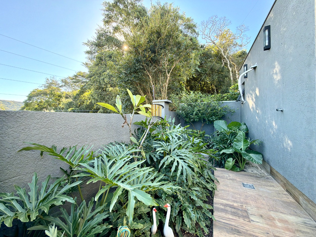Casa 3 dormitórios no bairro Hípica