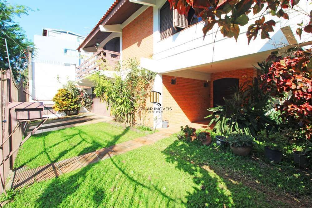 Casa 4 dormitórios no bairro Partenon