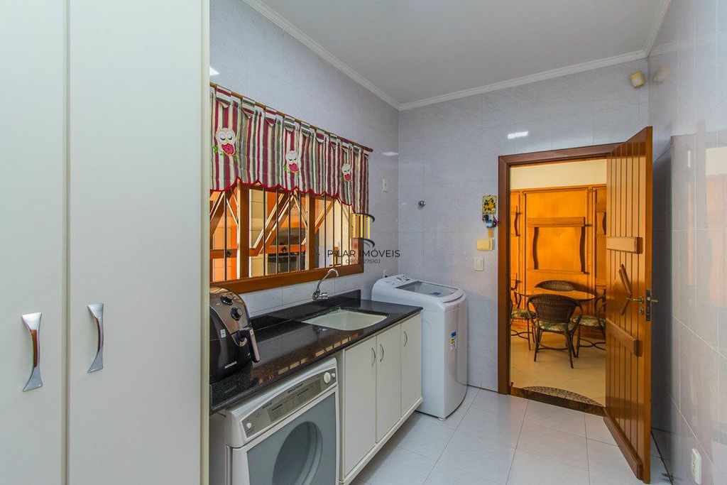 Casa 4 dormitórios no bairro Moinhos de Vento