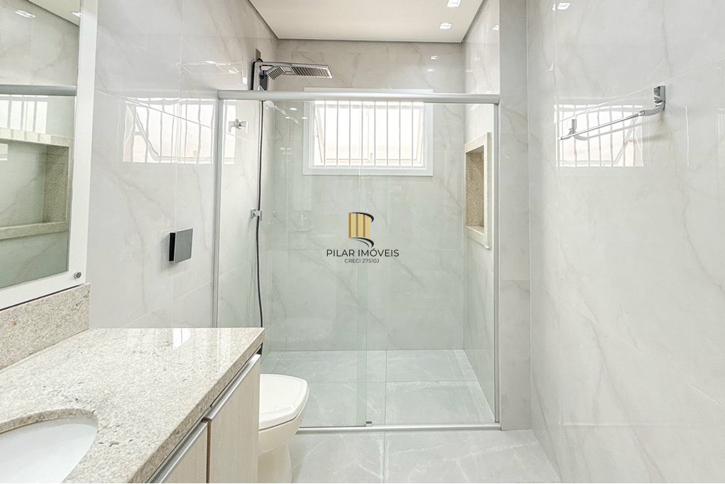 Casa 3 dormitórios no bairro Igara