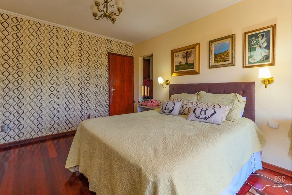 Casa 6 dormitórios no bairro Rubem Berta