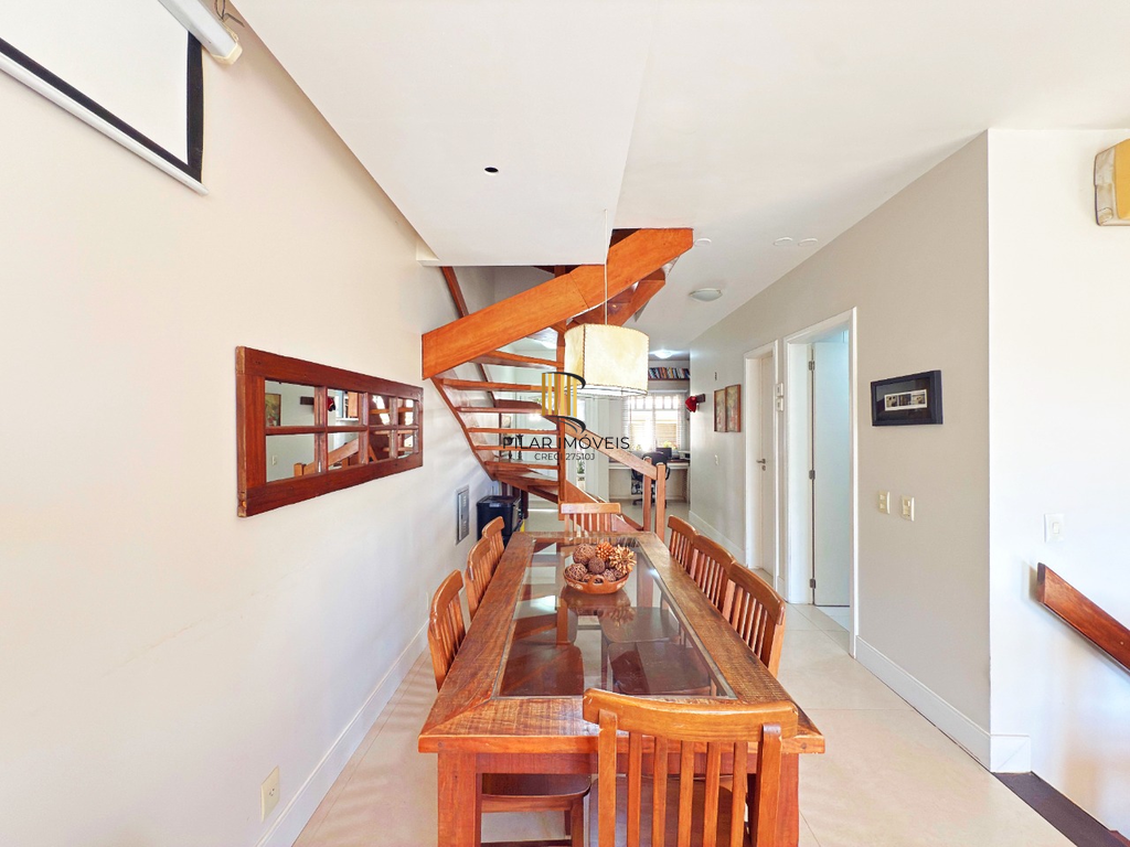 Casa de Condomínio 3 dormitórios no bairro Jardim Carvalho