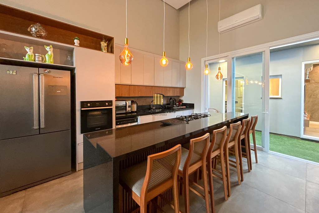 Casa 3 dormitórios no bairro Igara