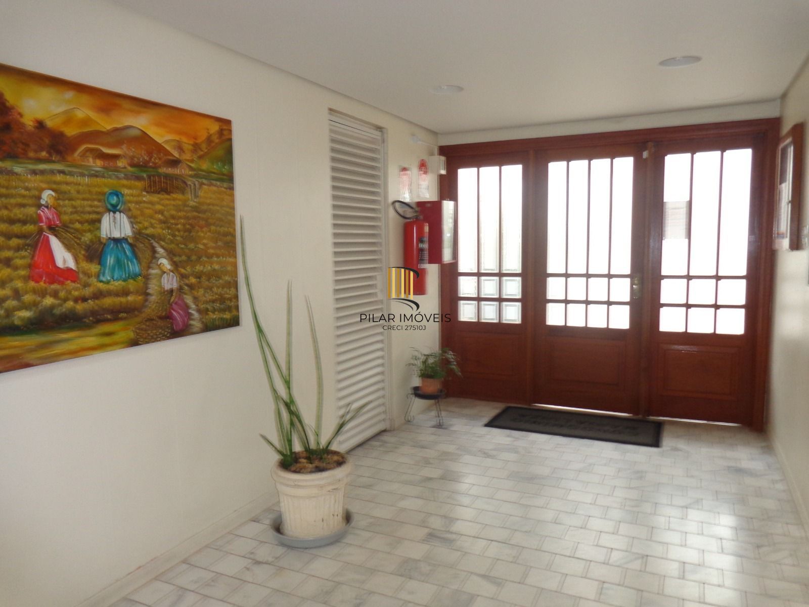 01 dormitório com 50 m2, prédio com elevador