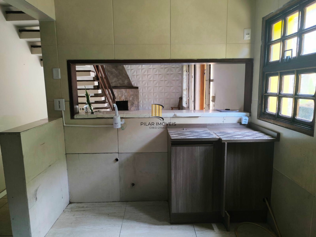 Casa 3 dormitórios no bairro Azenha