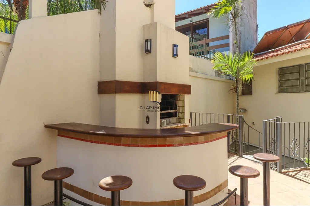 Casa 4 dormitórios no bairro Três Figueiras