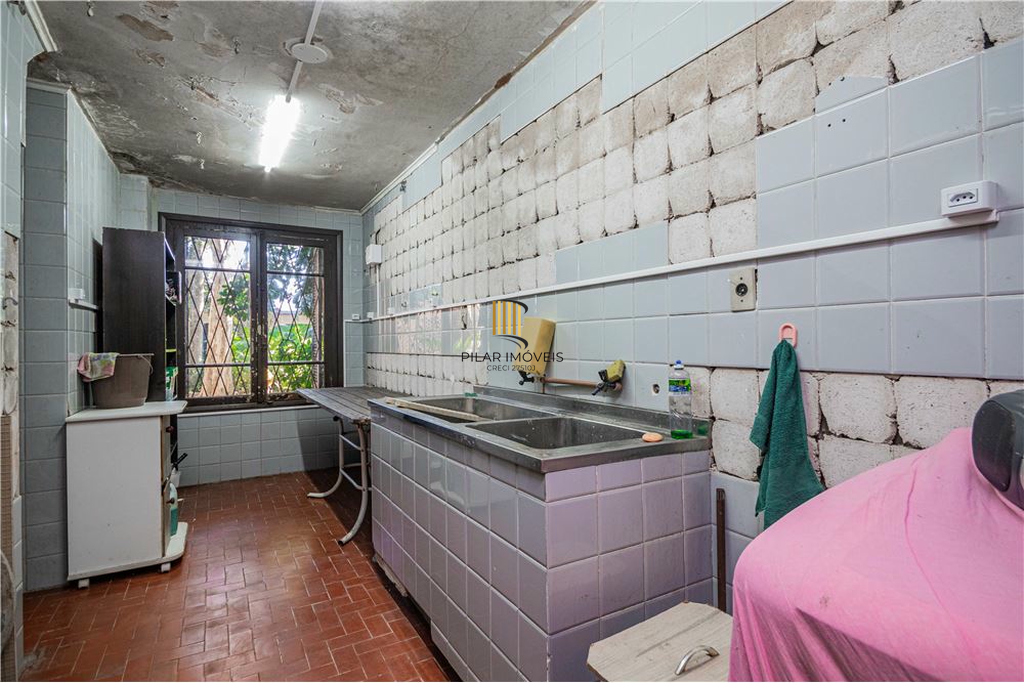 Casa 5 dormitórios no bairro Petrópolis