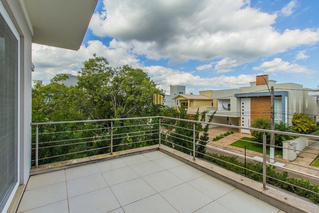 Casa 4 dormitórios no bairro Igara