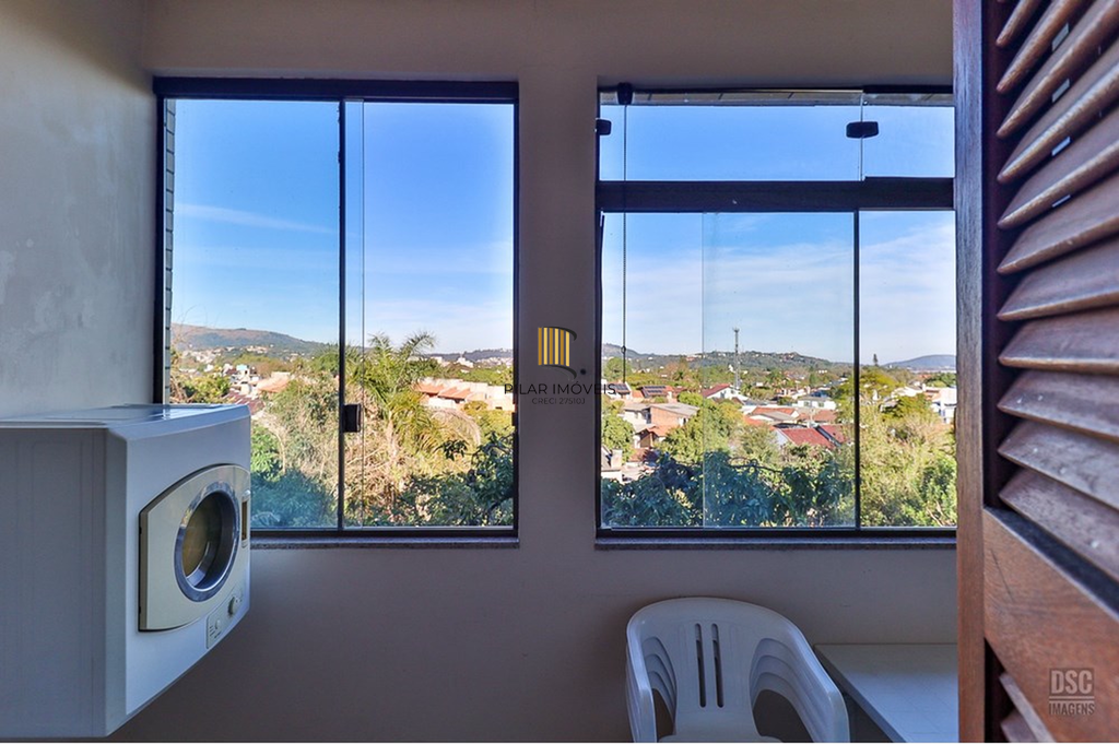 Casa 5 dormitórios no bairro Ipanema