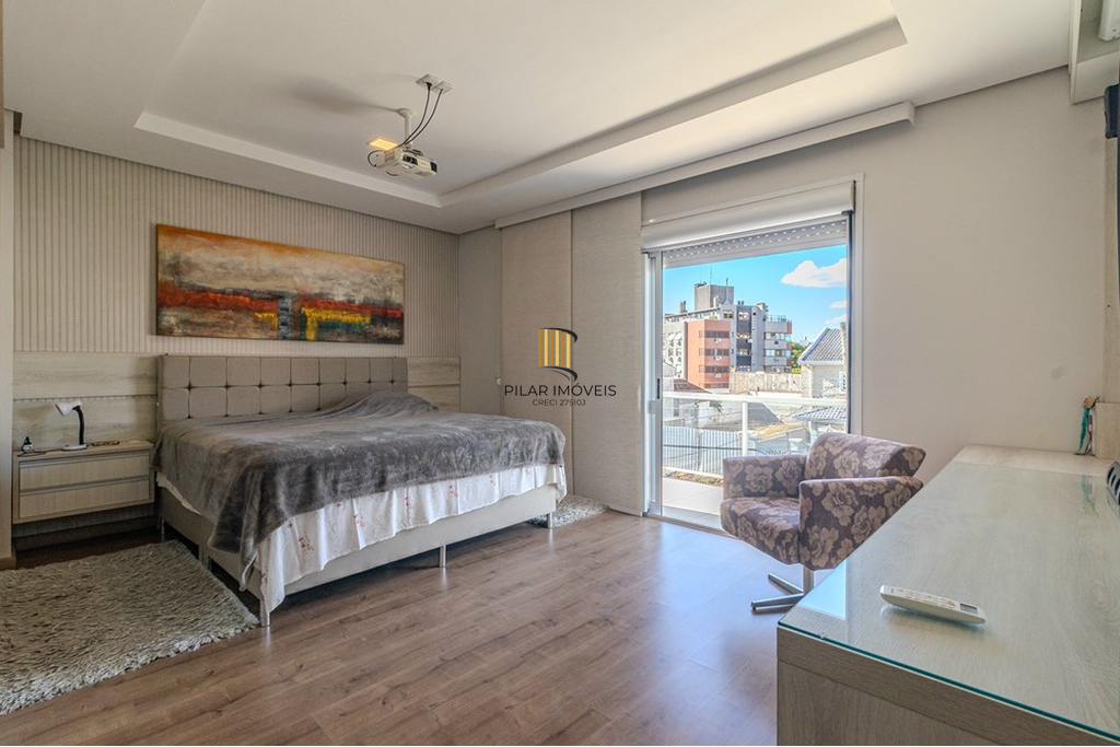 Casa 4 dormitórios no bairro Chácara das Pedras