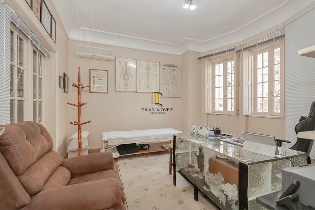 Casa 4 dormitórios no bairro Bom Fim