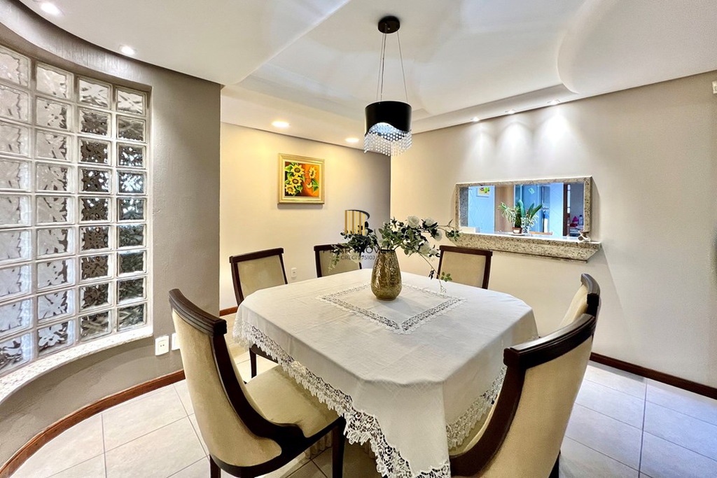 Casa 4 dormitórios no bairro Moinhos de Vento