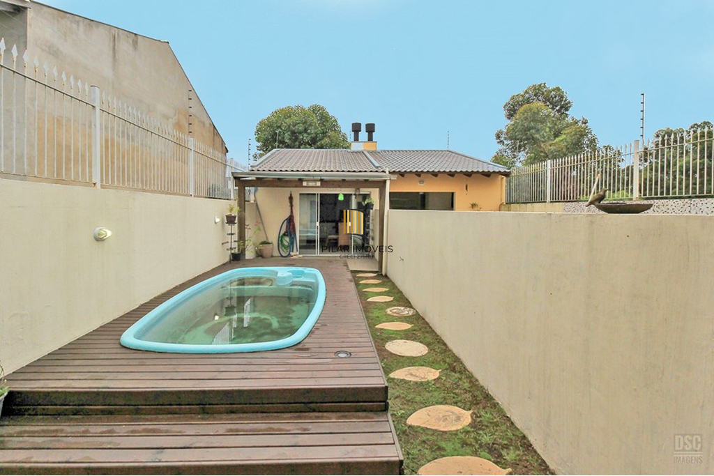 Casa 3 dormitórios no bairro Guarujá