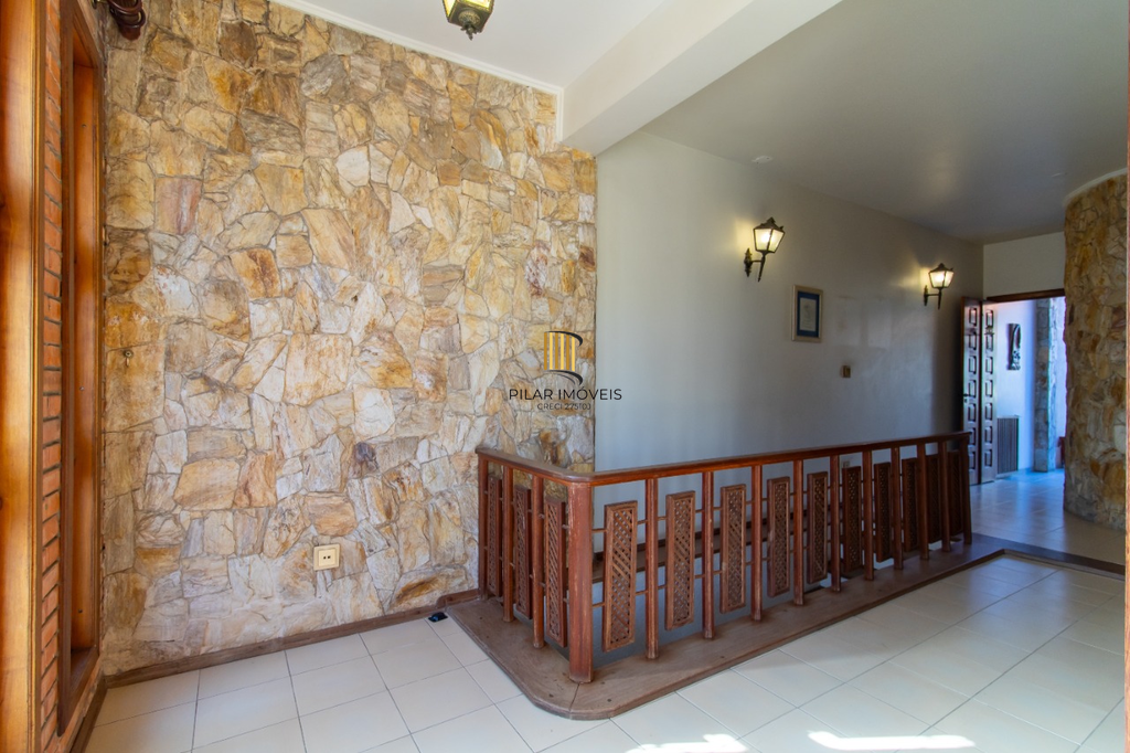 Casa 5 dormitórios no bairro Partenon
