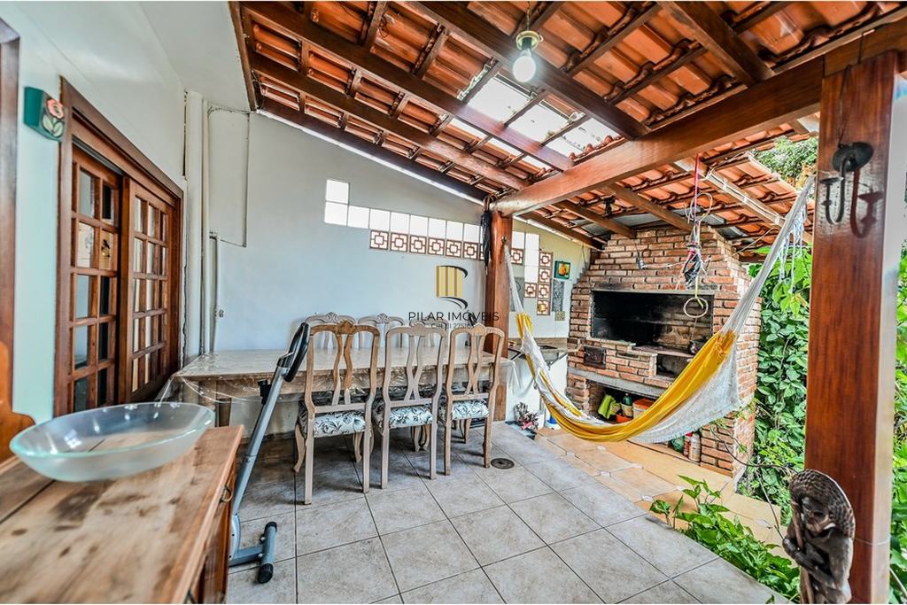 Casa de Condomínio 4 dormitórios no bairro Santa Tereza