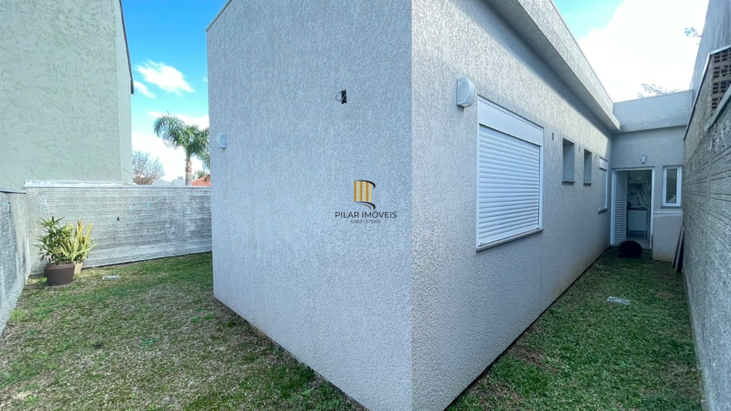 Casa 3 dormitórios no bairro Noiva do Mar