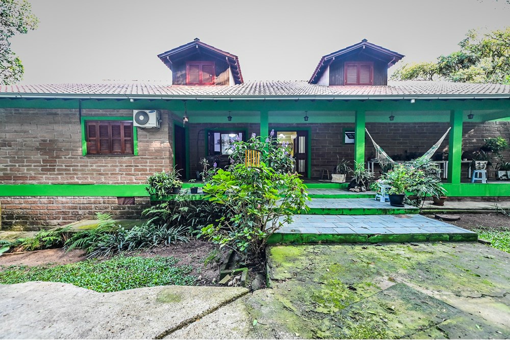 Casa 4 dormitórios no bairro Cascata