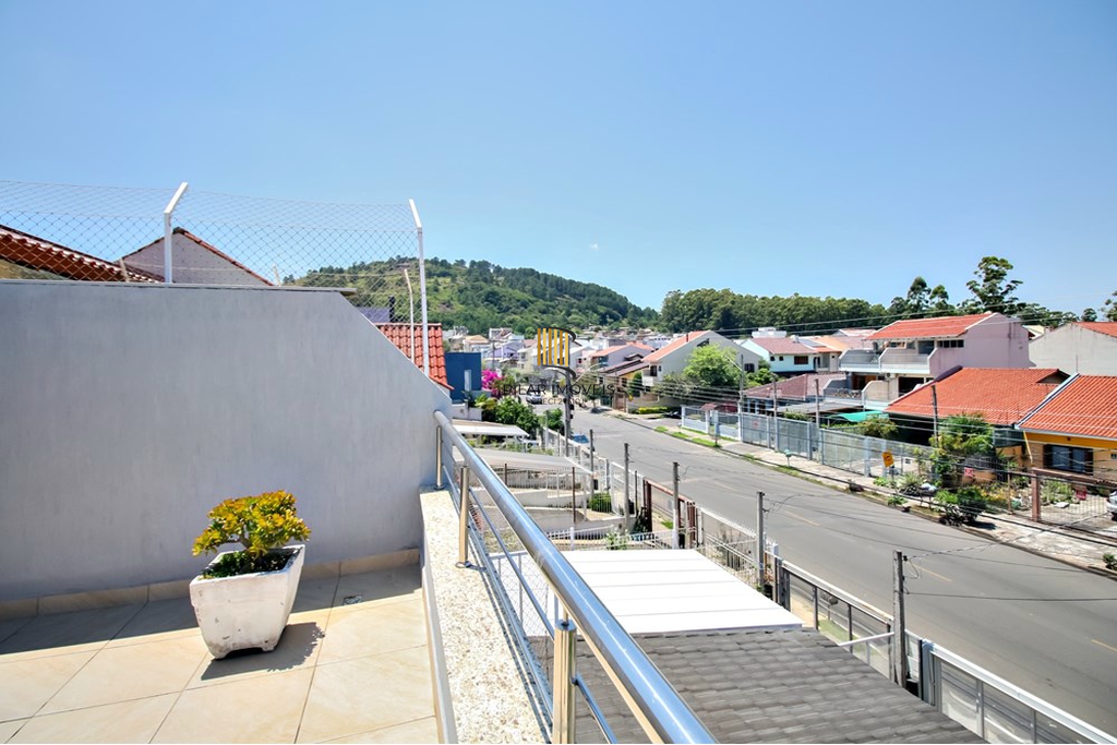 Casa 3 dormitórios no bairro Guarujá