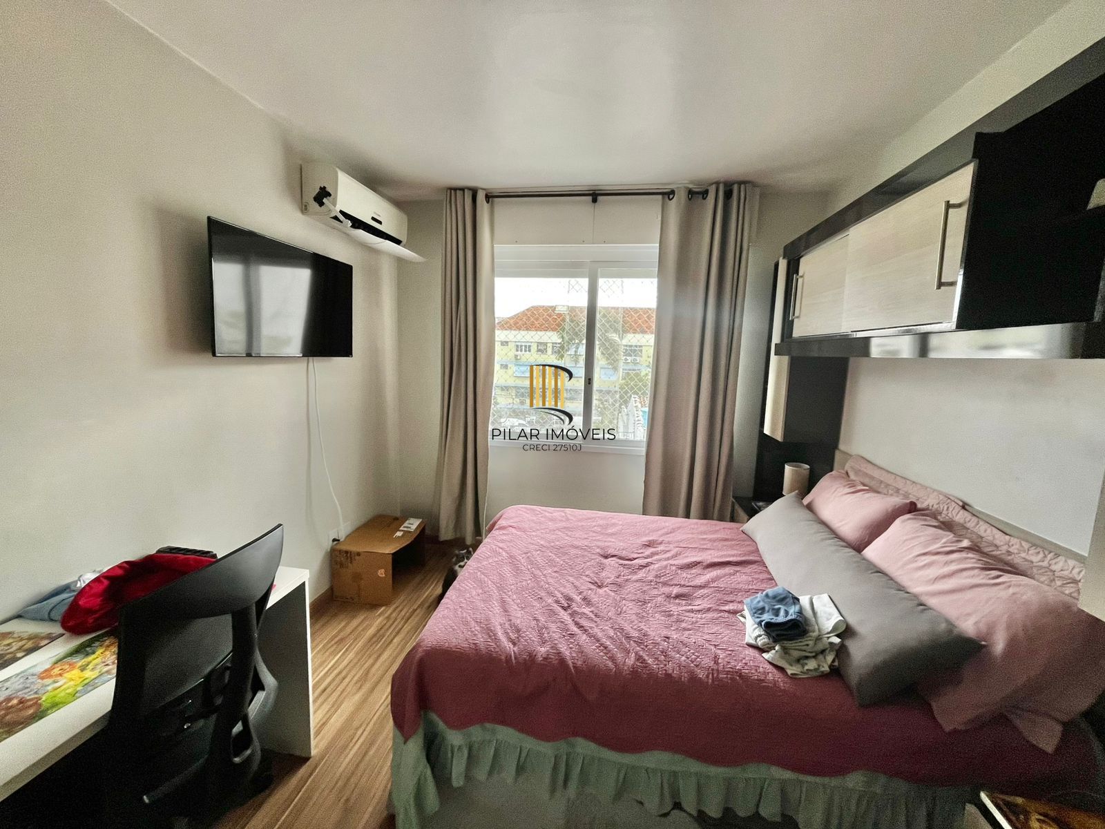 Apto de 02 dorm, banho, sala, coz, area, banho aux, dep, vaga no Cristo Redentor