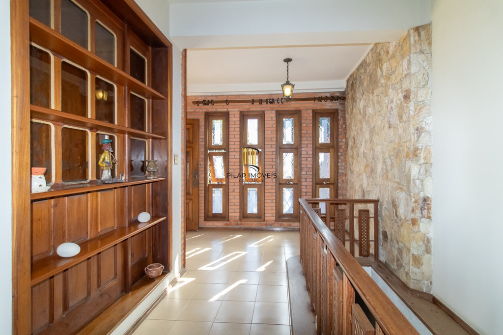 Casa 5 dormitórios no bairro Partenon