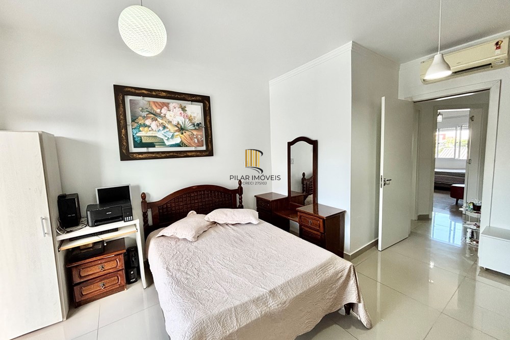 Casa 3 dormitórios no bairro Igara