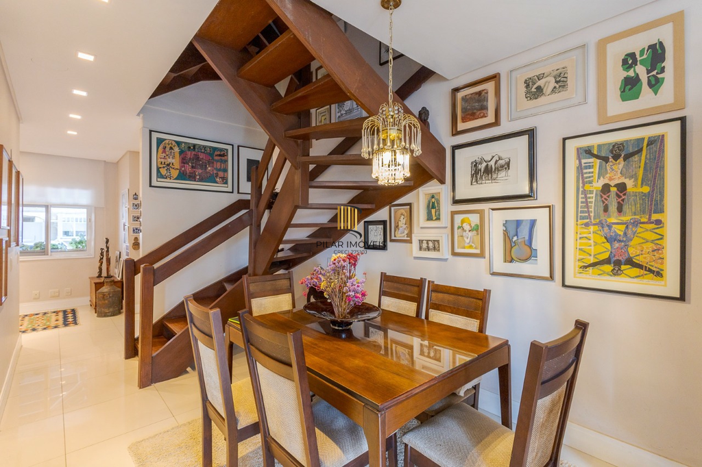 Casa de Condomínio 3 dormitórios no bairro Jardim Carvalho